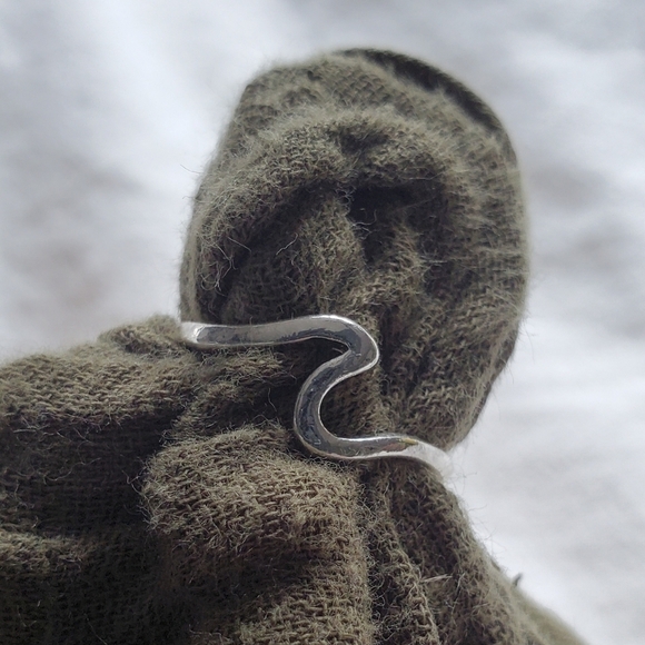 Wave Rings Womens Size 7 - Picture 1 of 2